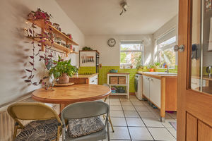 Kitchen- click for photo gallery